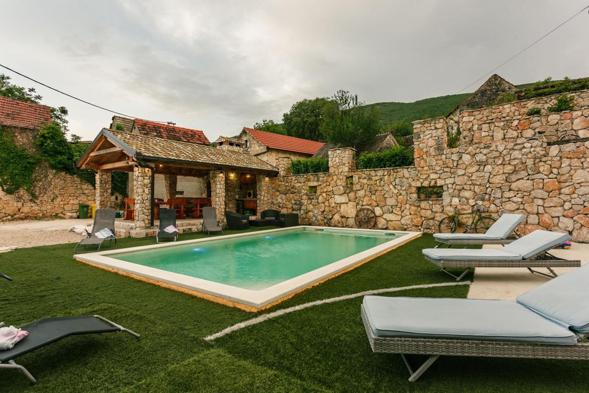 Stone Valcer Villa