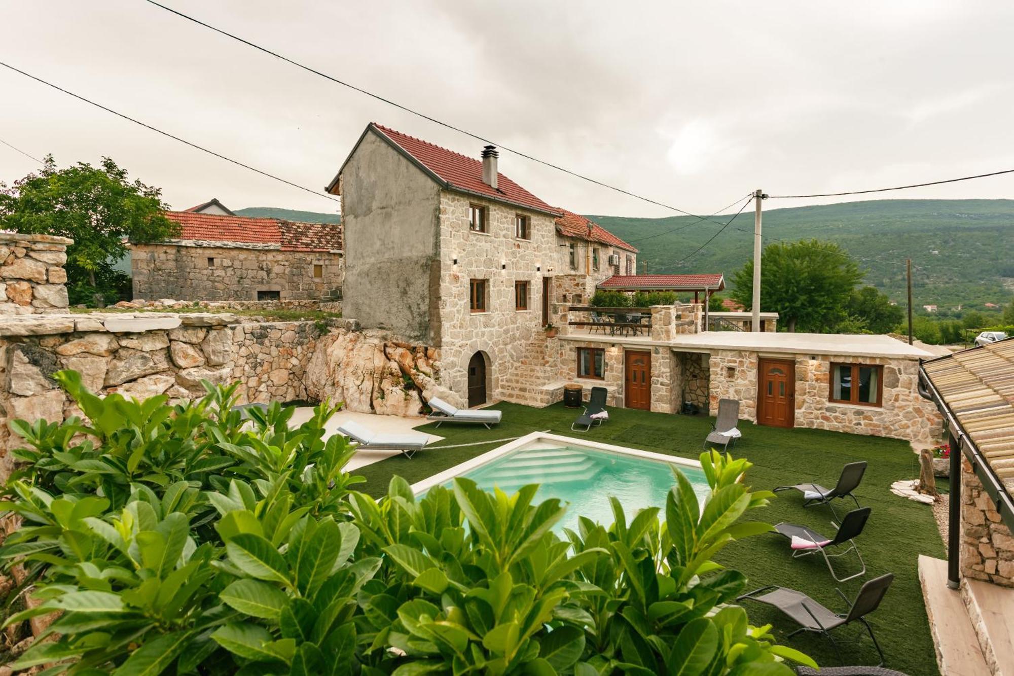 Stone Valcer Villa
